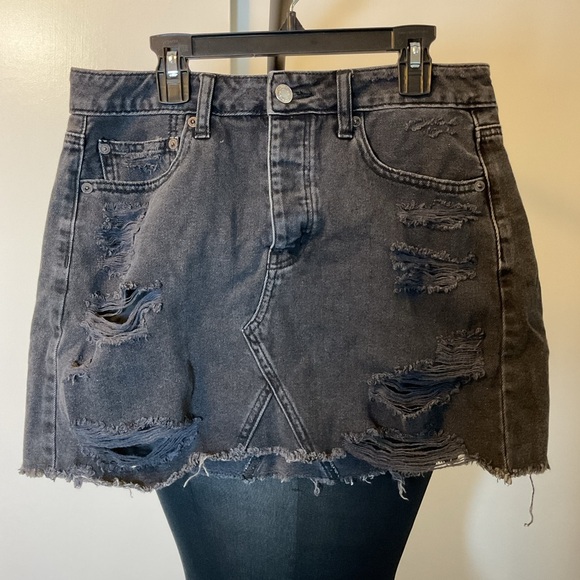 American Eagle Outfitters Dresses & Skirts - 18. American Eagle Outfitters Black Mini Distressed Mini Skirt Size 6